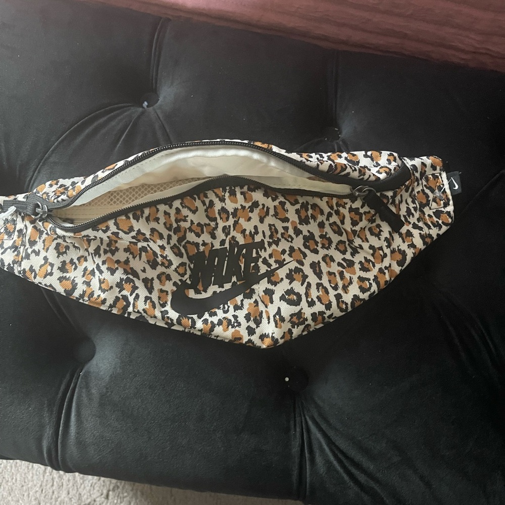 Nike Brown and Black Athletic Bottoms - Picture 4 of 4